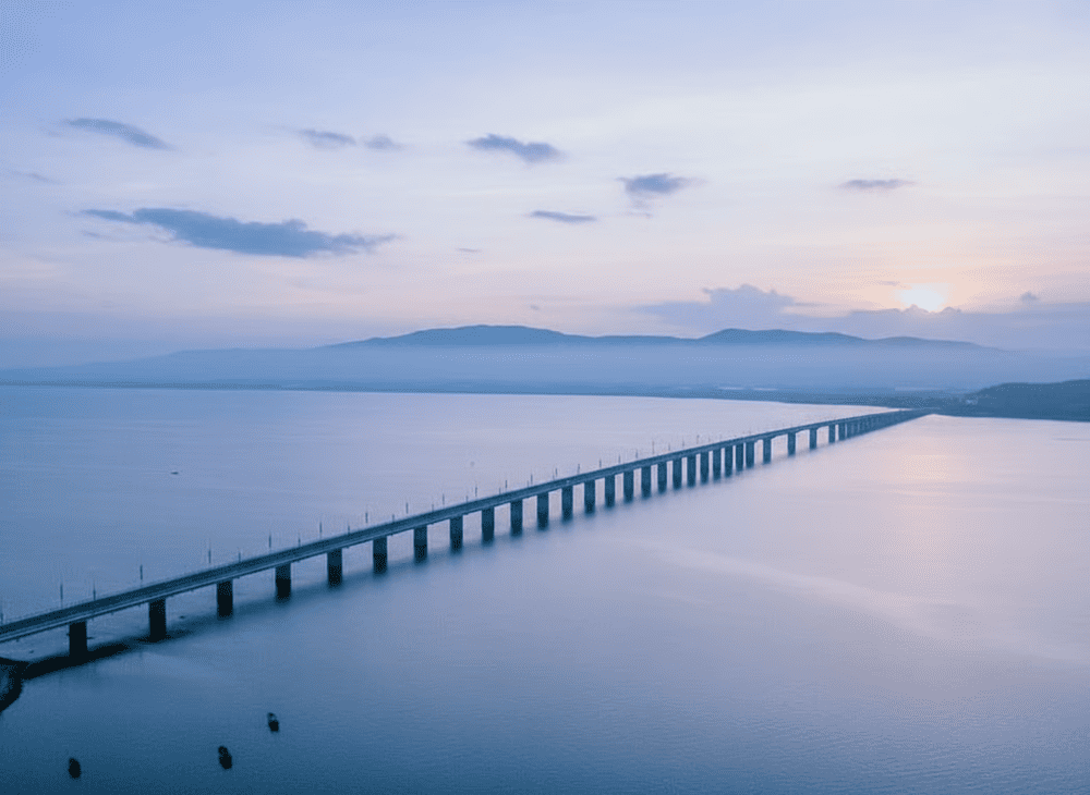 B&igrave;nh minh ở Cầu Thị Nại cũng nao nức l&ograve;ng người (Nguồn: Internet)